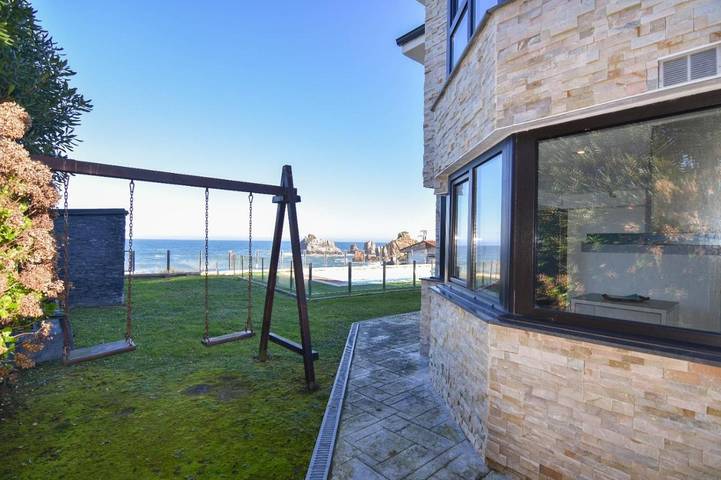 Chalet para 10 personas, con Balcón y Terraza además de Piscina y Vistas en Comarca de Santander - 4