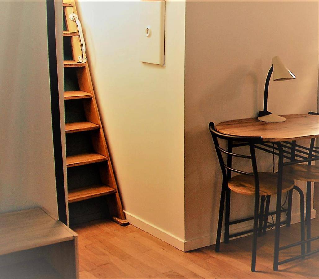 Large Double Room in Beaucaire, Région de Nîmes