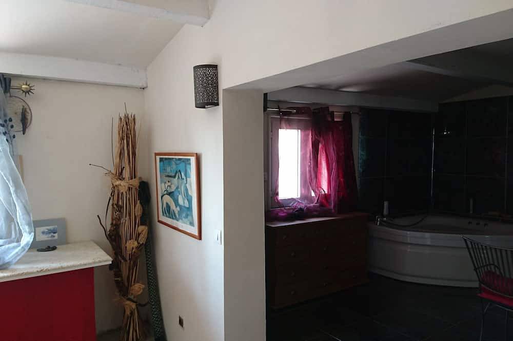 Vista al mar, a 70 m de la playa, bonita casa de 180m2, con gran jardín privado. in Poggio-Mezzana, Región de Corte