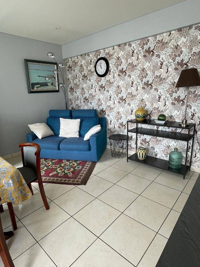 Gîte pour 2 personnes, avec piscine ainsi que vue et balcon dans Plage de Morgat - 2