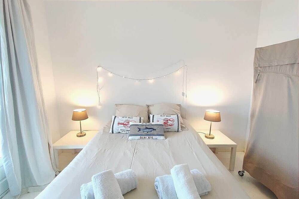 Villa Bellevue - Anglo-Norman seafront house in Ouistreham, Caen region