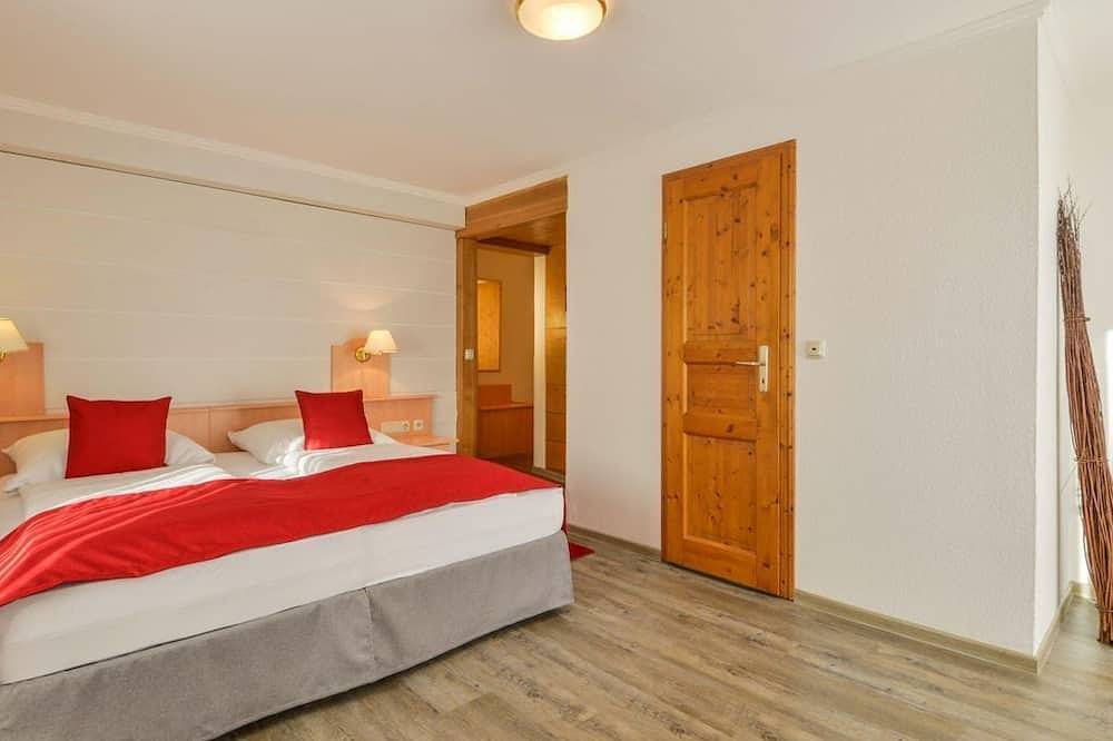 Doppelzimmer (Nr. 1, 2, 3, 4, 9) - Landhotel zum Metzgerwirt in Bad Bayersoien, Bayerische Alpen