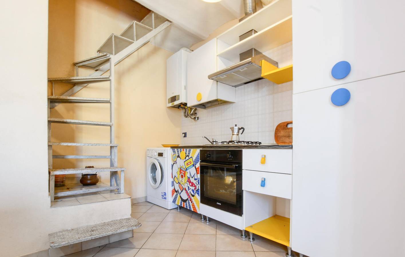 Entire holiday apartment, Taggia Apartment with WiFi, Kitchen & Child-Friendly. Close to Town Centre & River! in Taggia (City), Taggia