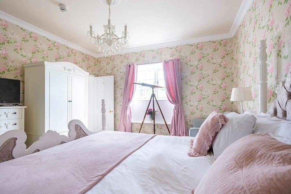 St Anne's House, Sea Views, 7 Bedrooms in Plymouth, South West England
