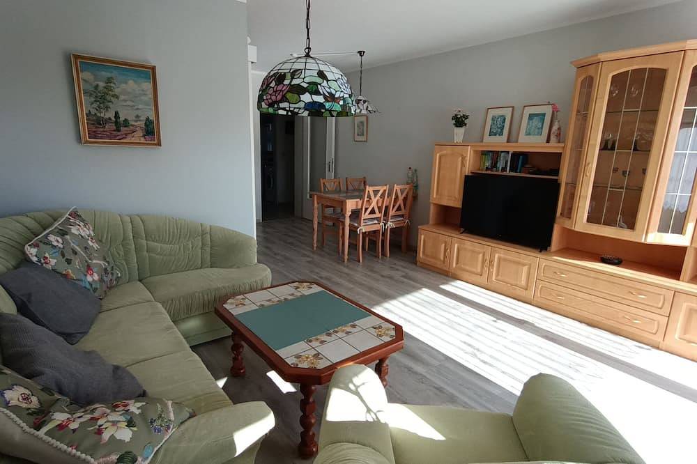 Ganze Wohnung, Sonnige Ferienwohnung für 4 Personen im Herzen Veltens am Rande Berlins in Velten, Ruppiner Seenland