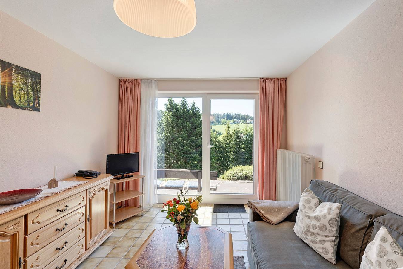 Ganze Wohnung, Ferienwohnung Tanne - gegenüber vom Ski-Lift mit eigener Terrasse, Garten und Blick ins Grüne in Schönwald, Südschwarzwald