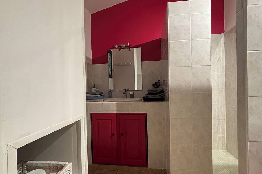 Gîte Camargue 63m², 4 pers. air-conditioned, Swimming pool, Mas de la Meunerie in Fontvieille in Fontvieille, Arles region