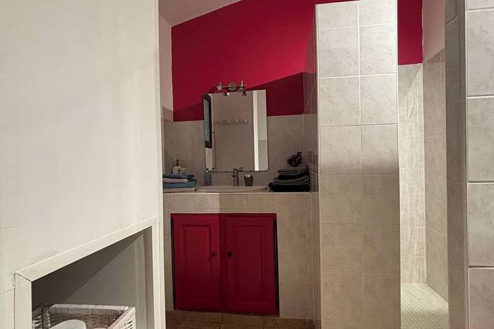 Location de vacances pour 4 personnes, avec jardin ainsi que piscine et terrasse à Fontvieille - 4