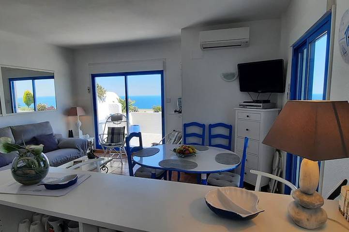 Apartamento entero, Apartamento Excelente / 2 Dormitorios / 2Wc / 2 SdeB / AC / Piscina / Vista Al Mar Y Castillo in Peñíscola, Costa del Azahar