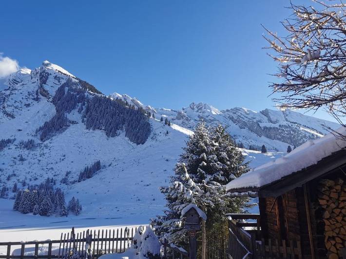 Hôtel pour 2 personnes, avec vue sur le lac et vue ainsi que jardin et balcon dans Lac des Confins
