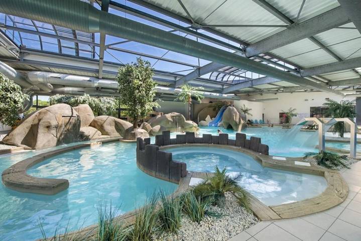 Mobil home pour 6 personnes, avec jacuzzi ainsi que sauna et bassin pour enfant à Brem-sur-Mer