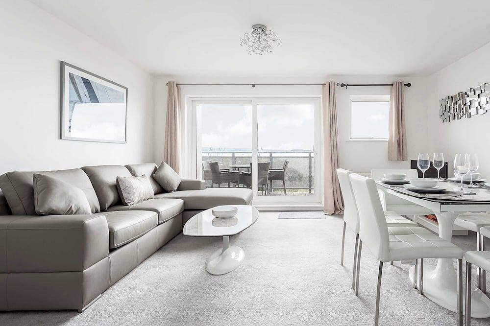 Entire apartment, Beach Point - Stunning Harbour Views from Balcony in Poole, Poole Harbour