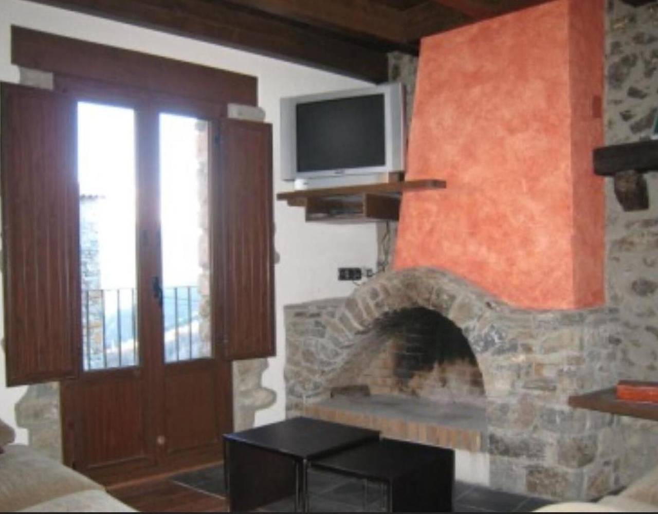 Finca 'El Paller O La Casa De Ca L'Escolà' mit Bergblick, Gemeinschaftsterrasse und Wi-Fi in Lles de Cerdanya, Katalanische Pyrenäen