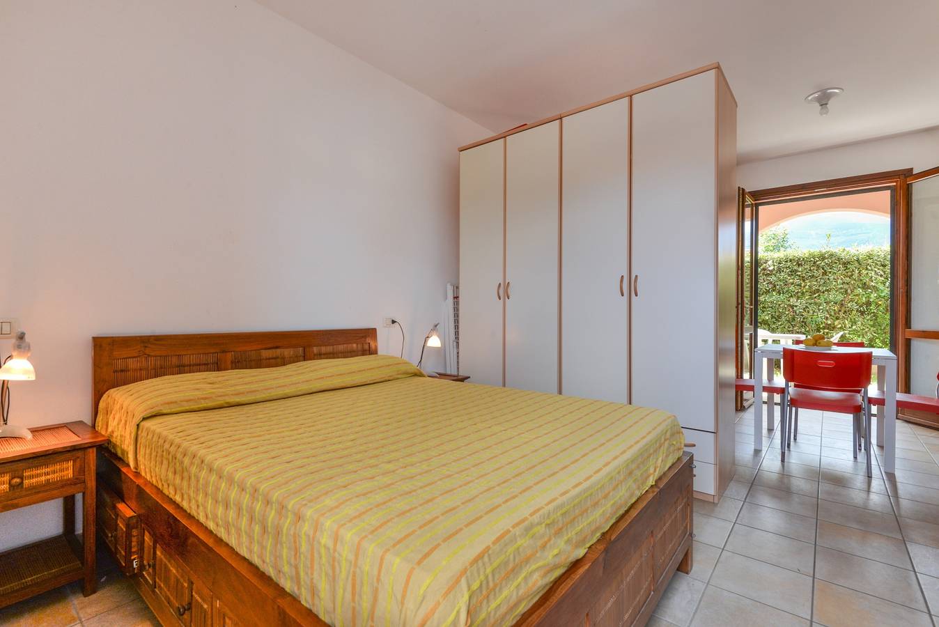 Apartamento entero, Apartamento 'Il Sarago' con terraza privada y aire acondicionado in Marina di Campo, Campo nell'Elba