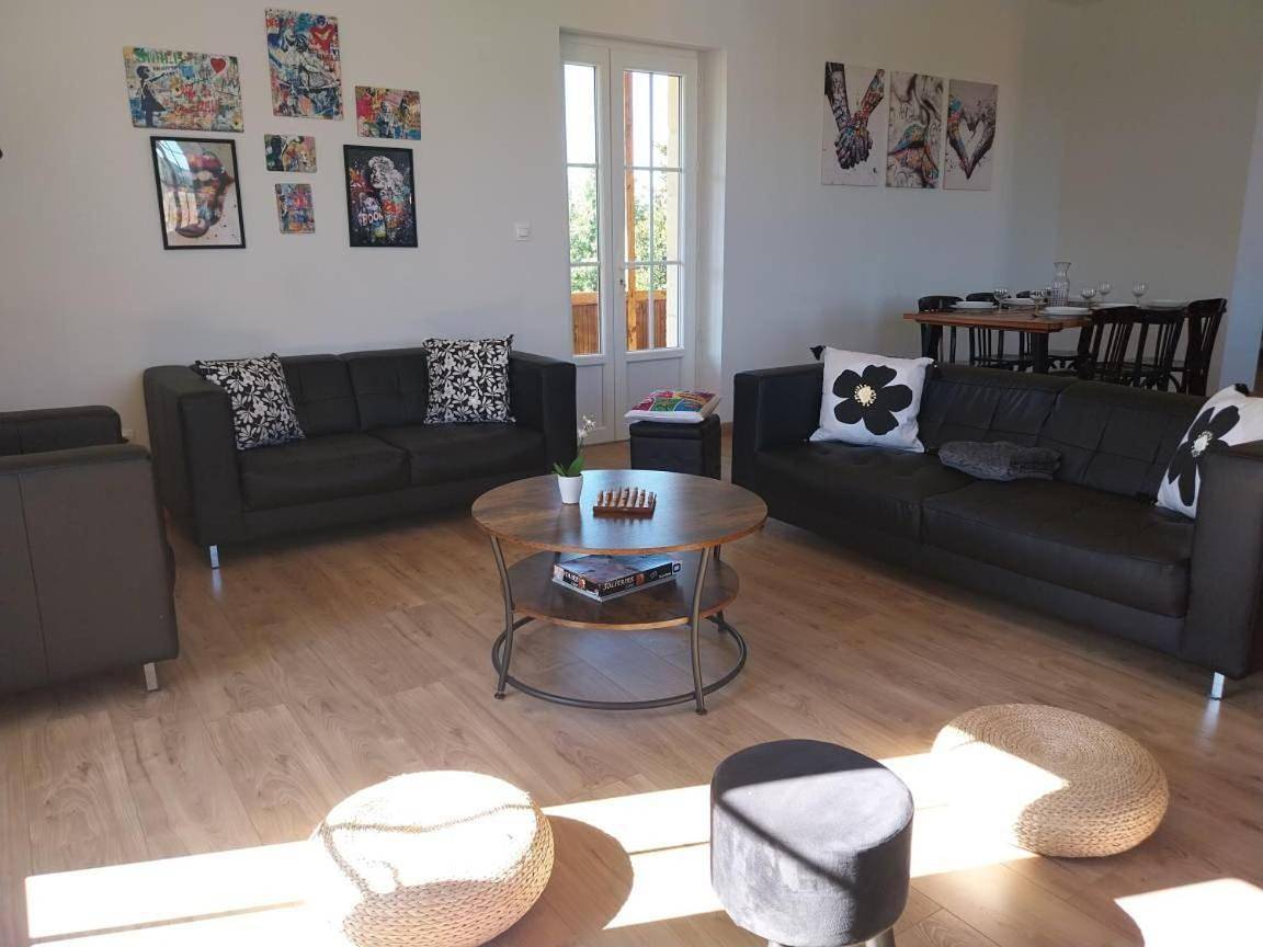 Five-Bedroom House in Feugarolles, Région de Nérac