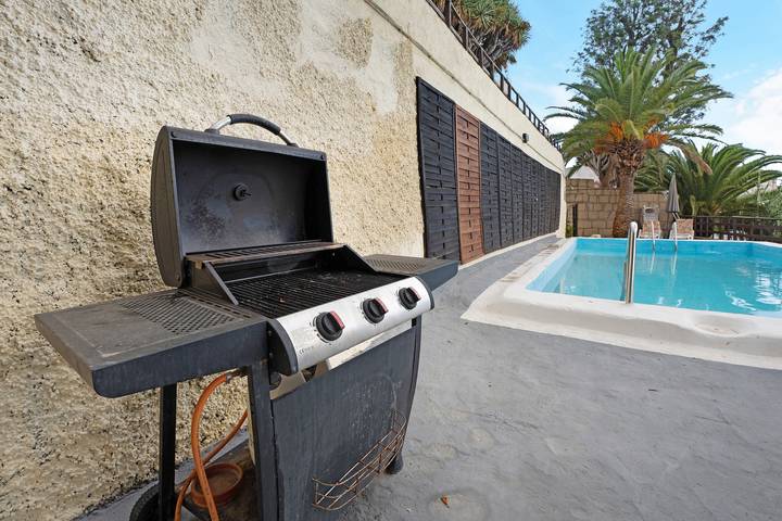 Casa de vacaciones "El Drago" con vistas a la montaña, piscina y Wi-Fi in Arico el Nuevo, Arico