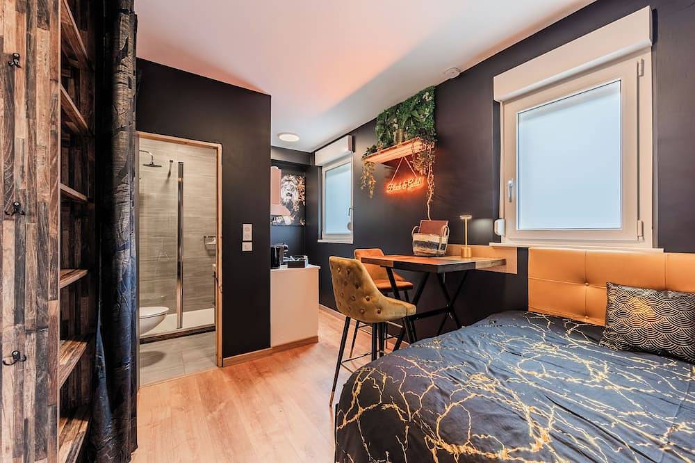 Appartement entier, Studio Black & Gold | Séjour Business & Romantique | Netflix, Cuisine & Gare 🖤 in Drusenheim, Nord de l'Alsace