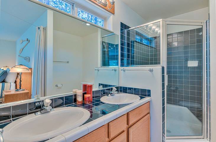 Vacation rental for 12 people, with hot tub and balcony in Sunriver