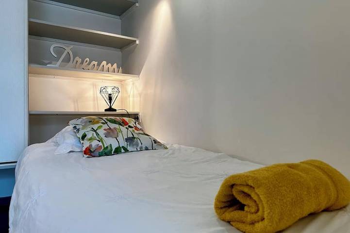Ecocoon Cottage – Sleeps 4 – 2 Bathrooms – Heated Indoor Pool in Arques, Saint-Omer und Umgebung