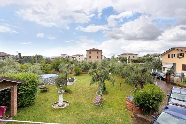 Casa vacanze "Casa Degli Zii Appartamento Guido" con terrazza condivisa, balcone e Wi-Fi in Casano-Dogana-Isola, Luni