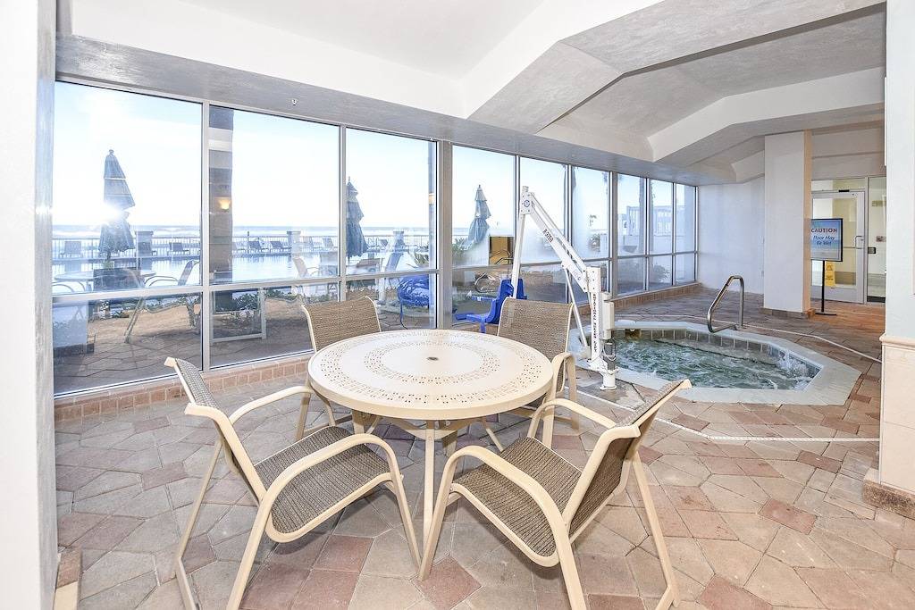 Ganze Wohnung, 🏖️Beautiful Ocean Views🏝️ Clean room with small balcony in Daytona Beach, Florida