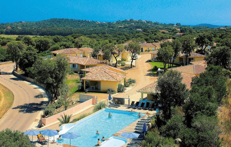 Location de vacances pour 6 personnes, avec piscine et jardin dans Sainte-Lucie de Porto-Vecchio - 2