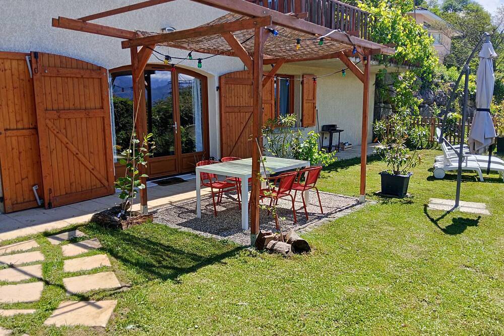 Appartement entier, L' Aparté Nature ; gîte jusqu'à 6 personnes entre montagne et campagne in Jarrie, Isère