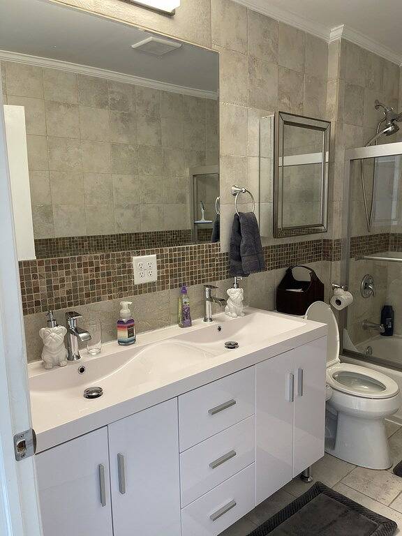 Modern Beach House + Stock Tank Pool! 5 Mins to Sandy Hook Beach + Nyc Ferry in Monmouth County