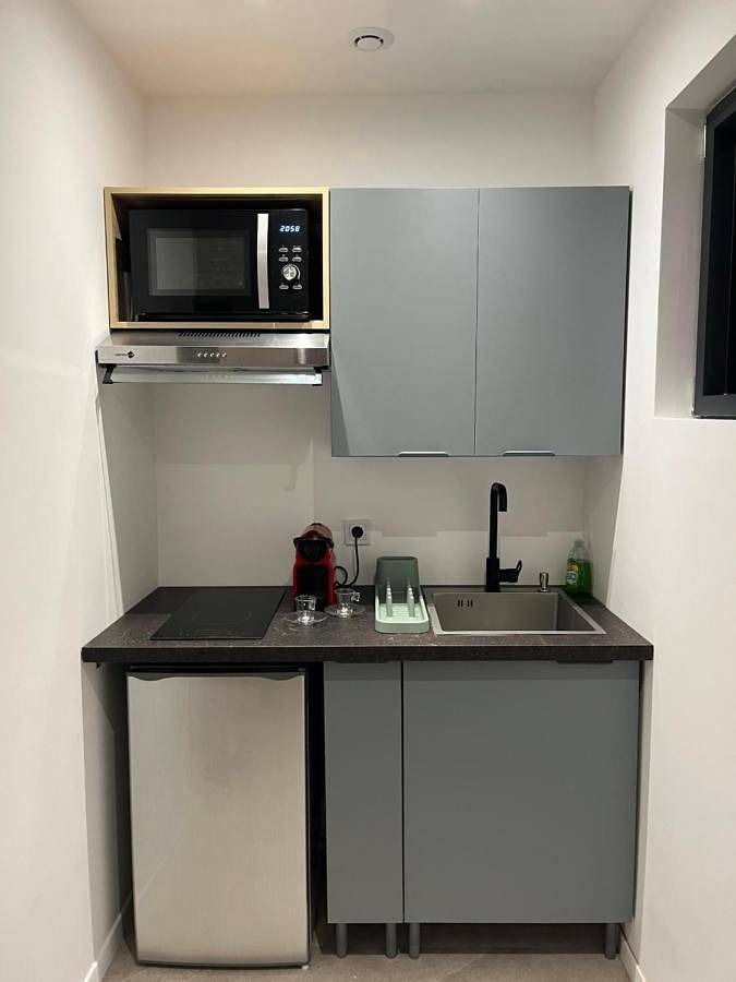 Dependance au calme avec chambre sur mezzanine in Verneuil-en-Halatte, Oise