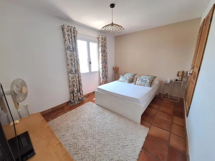 Alojamiento y desayuno para 2 personas, con jardín además de terraza y vistas - 1