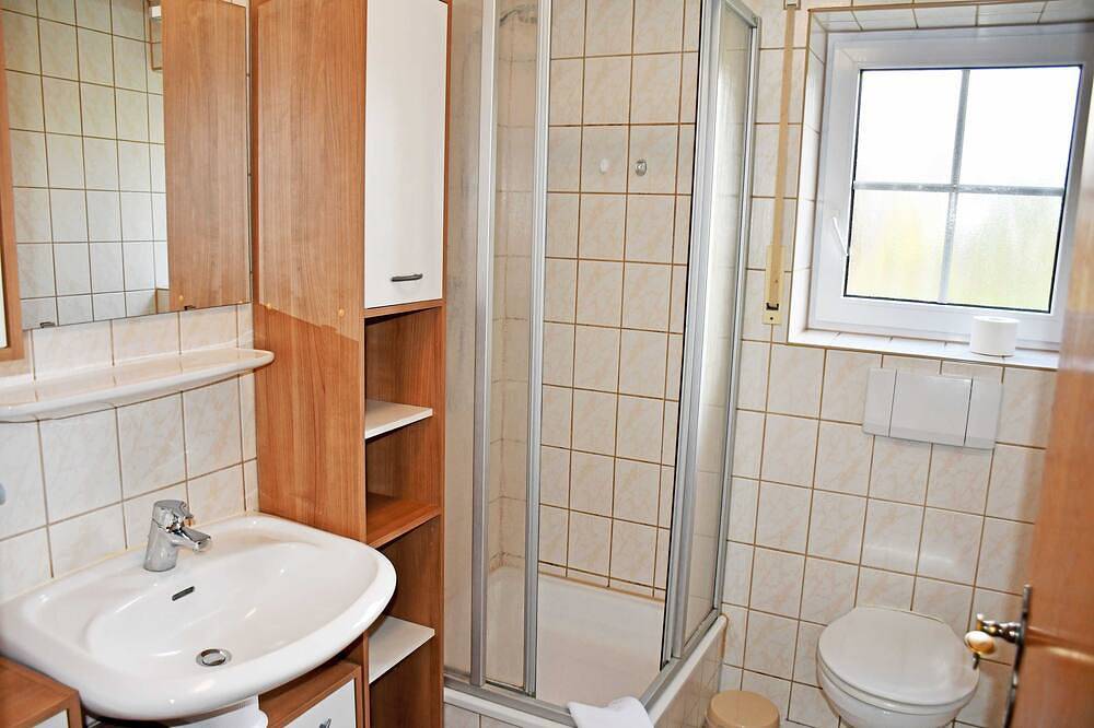 Entire apartment, 5.1. Ferienwohnung Gelber Richard - Ferienwohnungen zum Neuensiener See in Lancken-Granitz, Ruegen