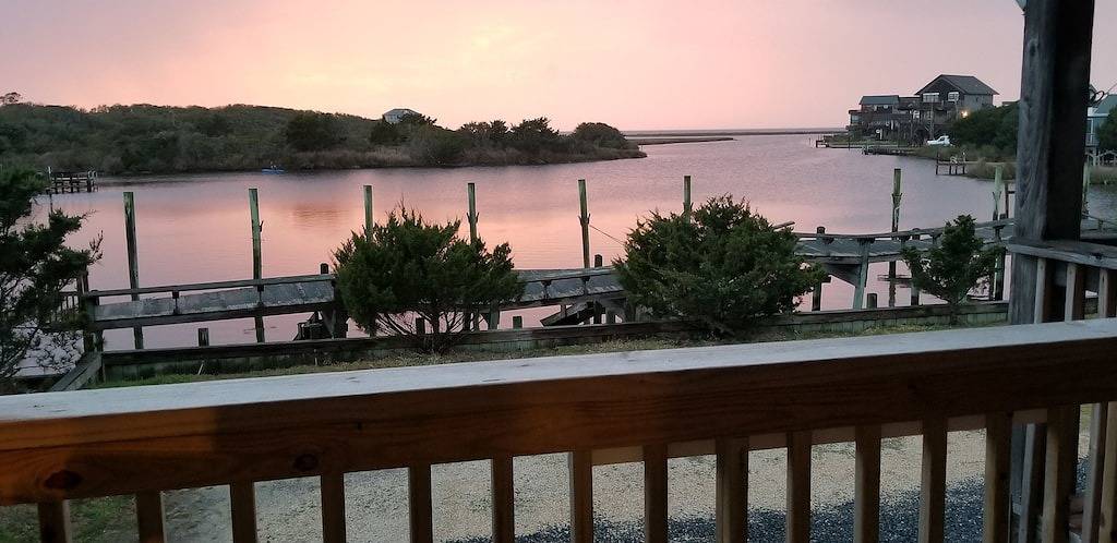 Ganze Wohnung, Renovierte Waterfront Condo in Avon mit Pool. Kein Aufpreis für Sonnenuntergang! in Avon (NC), Pamlico Sound