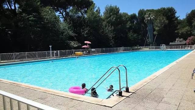 Chalet pour 4 personnes, avec piscine dans le Var