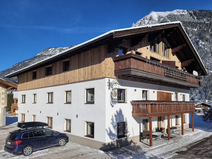 Ferienhaus für 11 Personen, mit Balkon und Garten sowie Ausblick in Bichlbach - 2