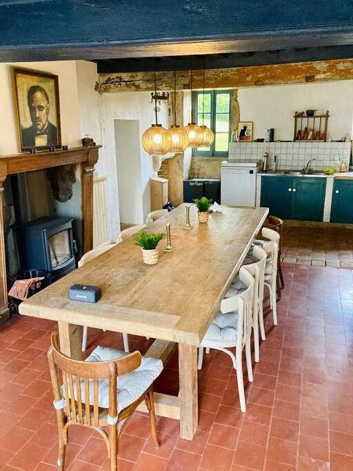 Location de vacances pour 8 personnes, avec piscine ainsi que vue et jardin dans Lac de Chaumeçon - 3