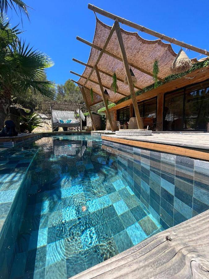 Location de vacances pour 6 personnes, avec jacuzzi ainsi que piscine et jardin à Lançon-Provence - 4