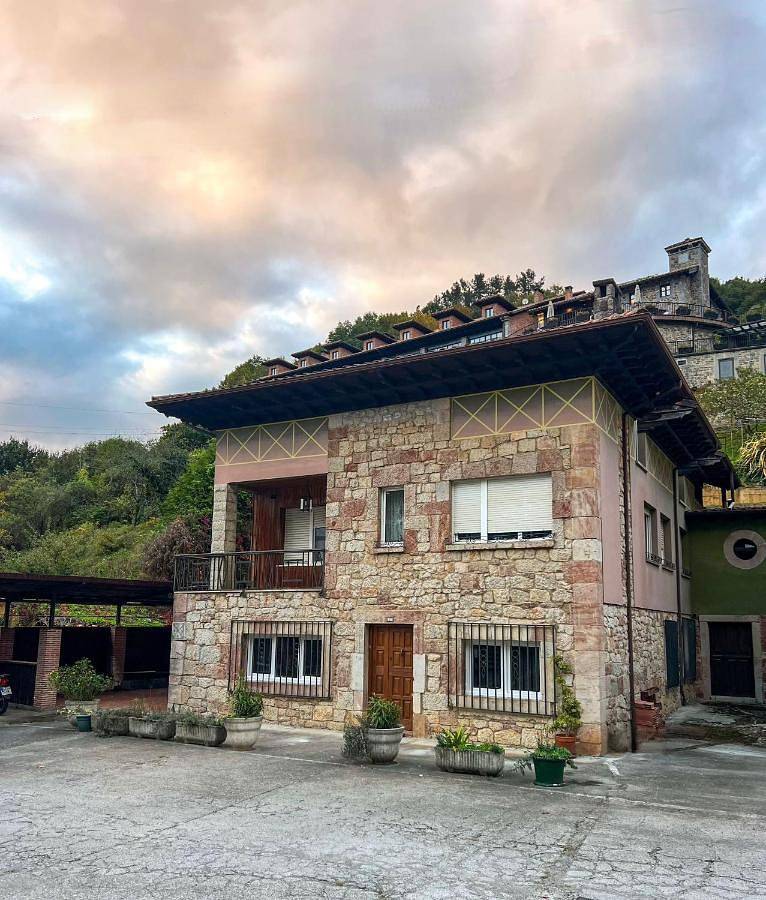 Apartamentos y Pensión El Campanu in Cangas de Onís, Côte Cantabrique