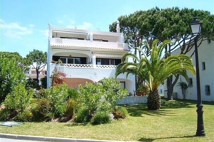 Apartment for 5 people, with pool and balcony/terrace as well as terrace in Quinta do Lago