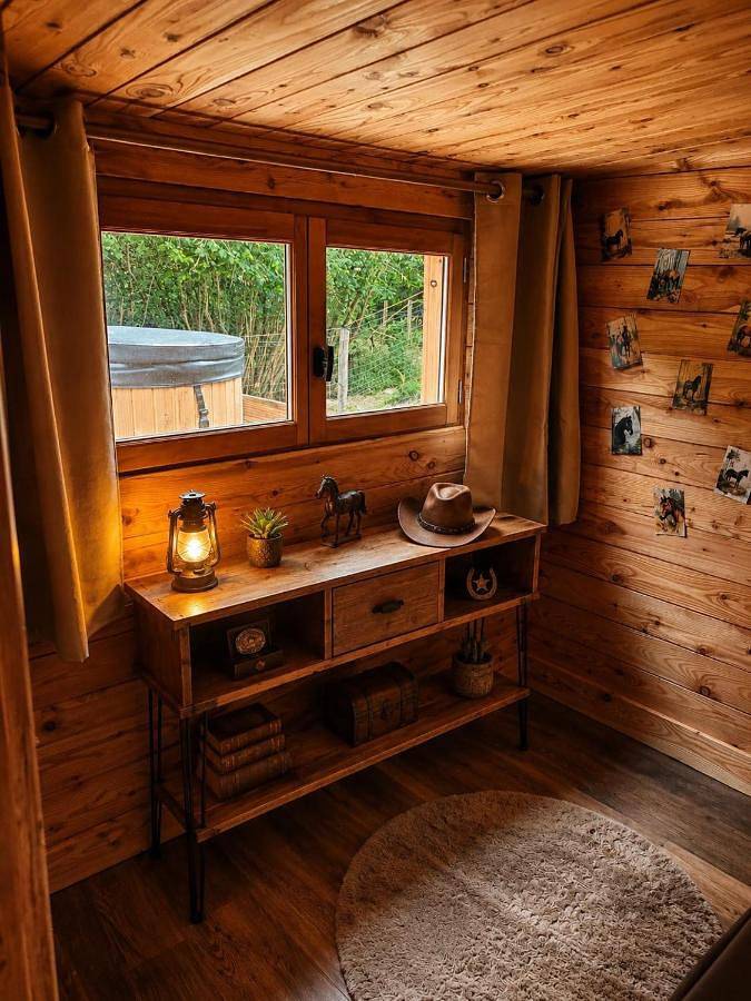 Gîte pour 5 personnes, avec sauna ainsi que jardin et jacuzzi à Les Cresnays - 4