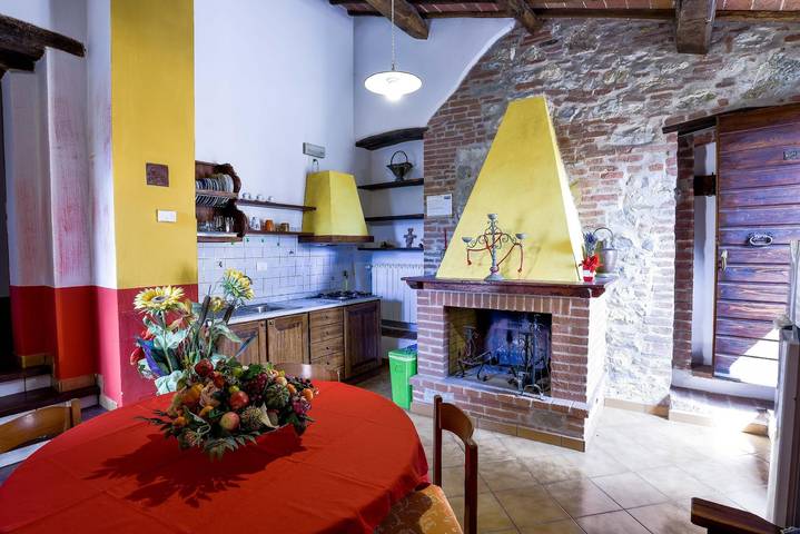 Agriturismo per 6 persone, con giardino e balcone in Castiglione del Lago