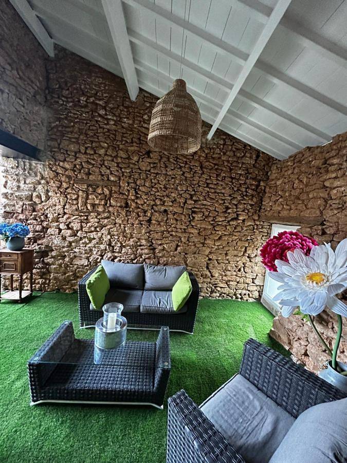Location de vacances pour 8 personnes, avec terrasse à Château-Larcher