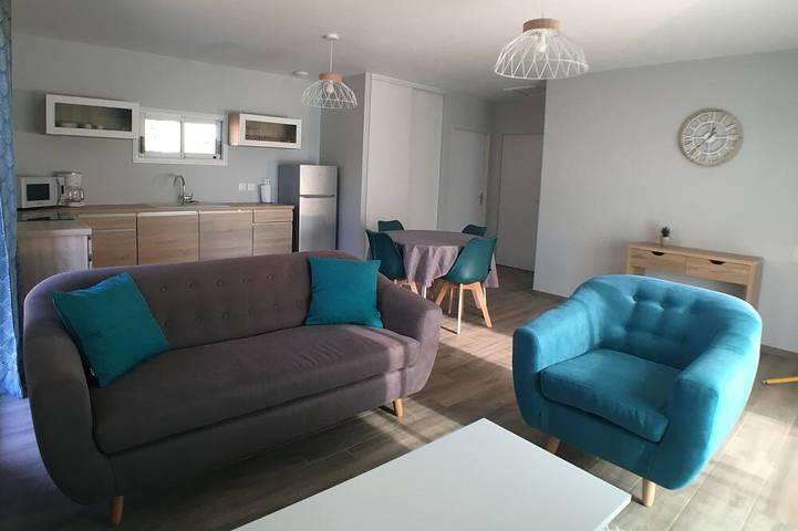 Gîte pour 4 personnes, avec terrasse et jardin