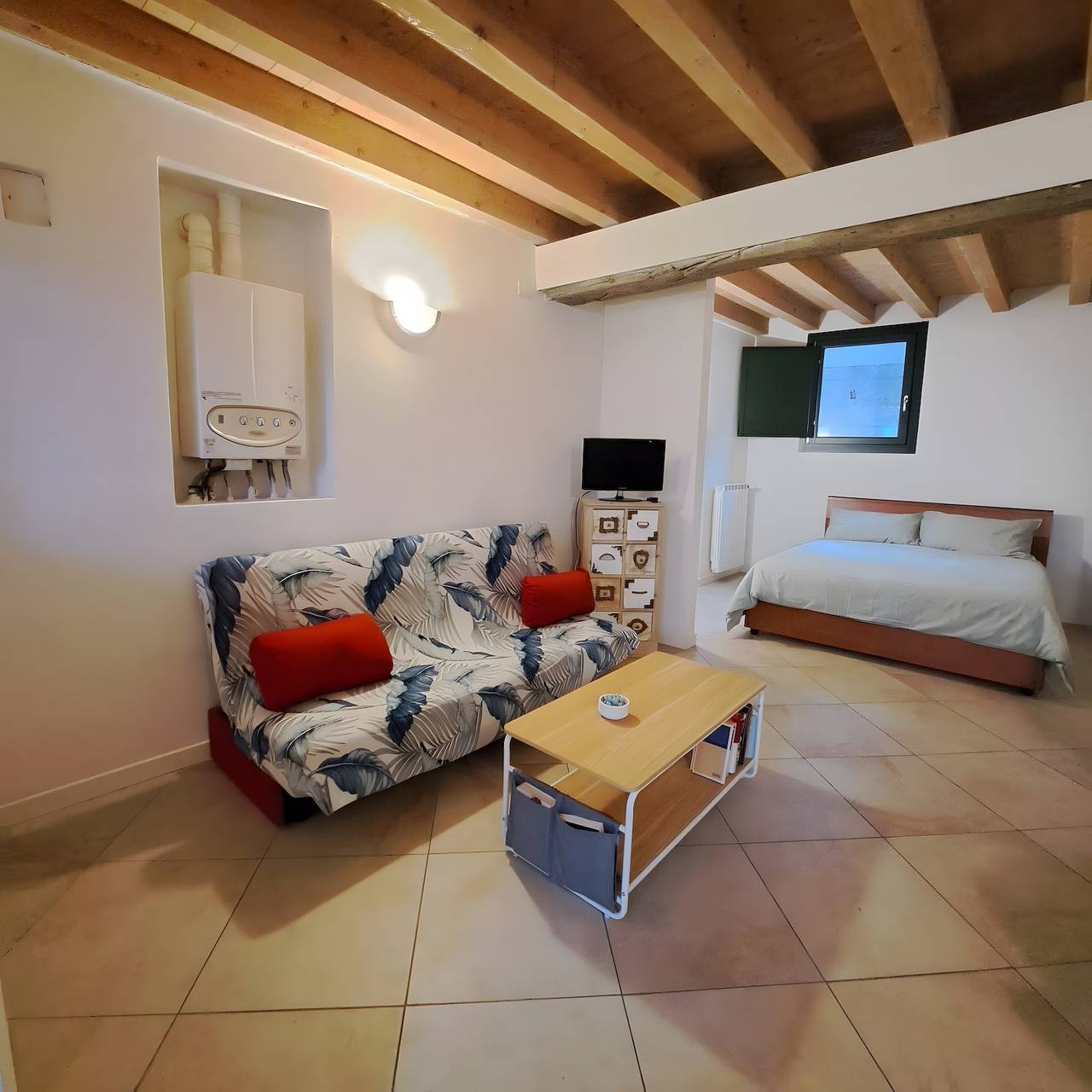 Ferienhaus 'Lakely Nest' mit Seeblick, Wlan und Klimaanlage in Sale Marasino, Catena Bresciana Occidentale