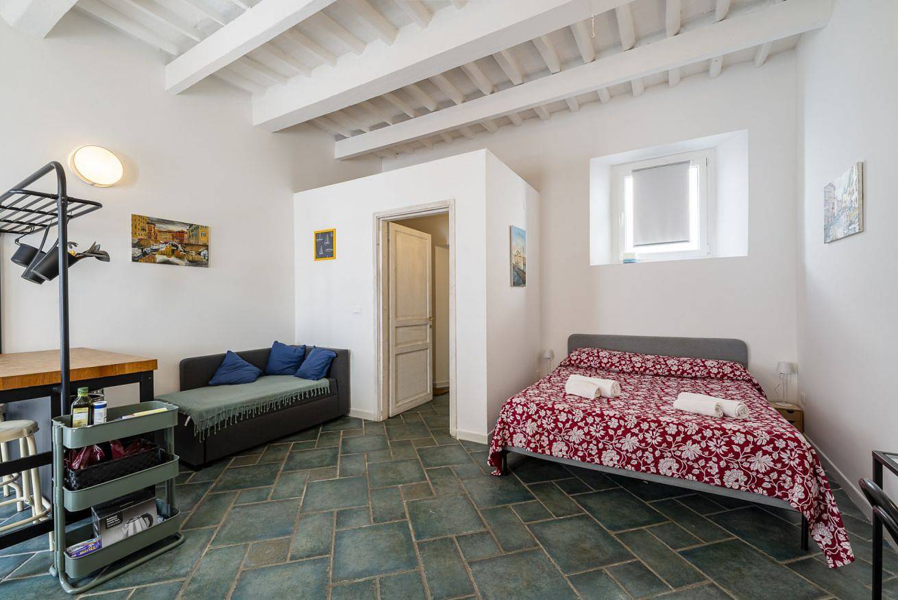 Appartement entier, Guesthost - Lovely & Central Studio with Terrace in Livourne, Côte des Étrusques