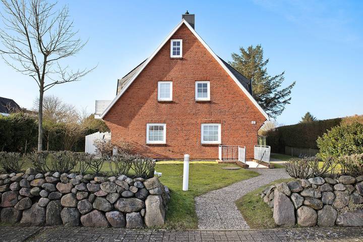 Entire apartment, Apartment 'Schatz' with Balcony, Shared Garden & Wi-Fi in Nordfriesische Inseln, Wenningstedt