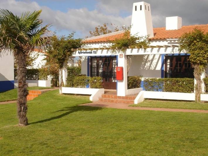 Camping para 4 pessoas, com Varanda e Terraço e ainda Jardim and Piscina infantil em Porto Covo