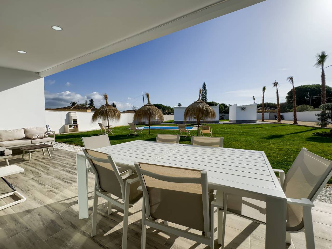 Villa 'Sanctipetri 10 Pax N2 - mayores de 25 años' con piscina privada, Wi-Fi y aire acondicionado in Novo Sancti Petri, Chiclana de la Frontera