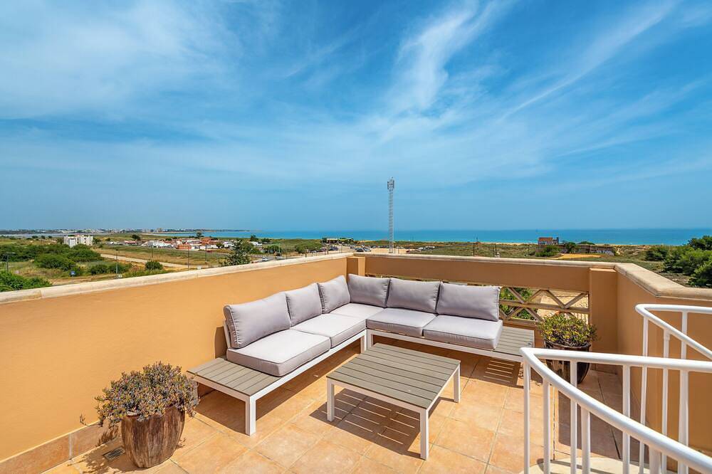 Ganze Wohnung, Vista Baia, Meia Praia beach, Roof Terrace with Amazing Sea Views (2A) in Meia Praia, Faro Distrikt