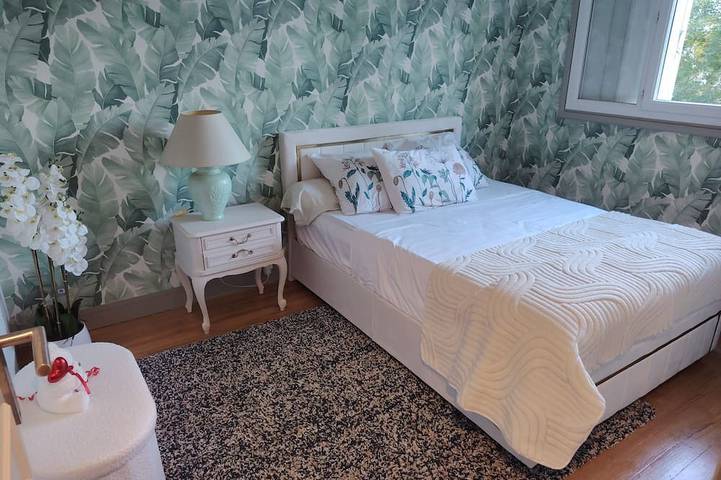 Entire apartment, New Listing in Chartres, Chartres region