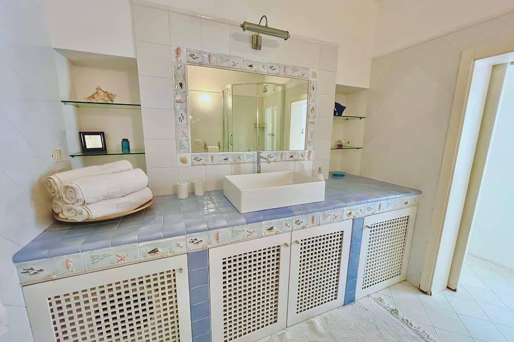 Appartamento intero, Exclusive and charming roof terrace apartment just 20 m from the sea in Marina di Ostuni, Salento